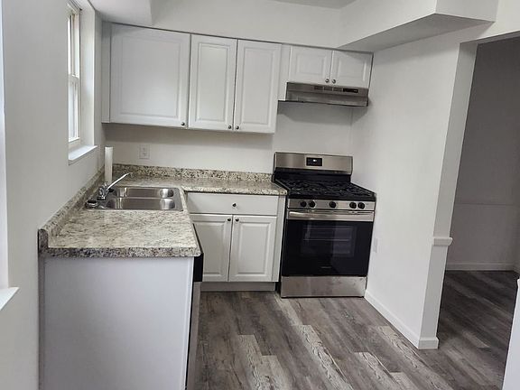 2nd image of 4823 Erie St