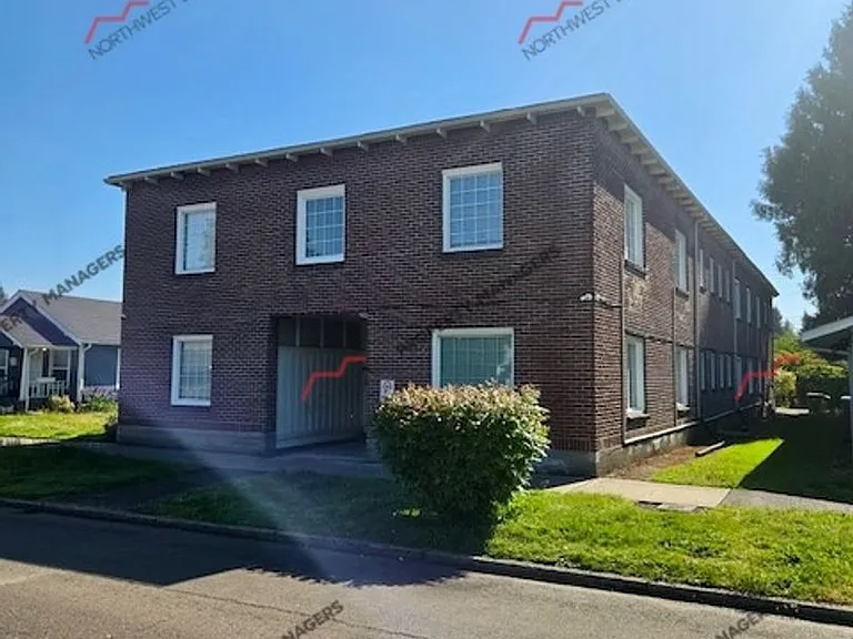 914 N Tower Ave — Photo 2