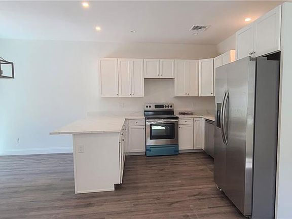 3rd image of 141 Old Main St Unit 2
