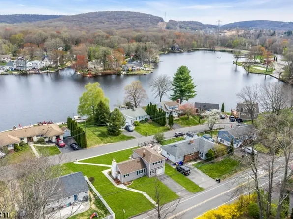 18 W Shawnee Trl, Jefferson Twp., NJ 07885