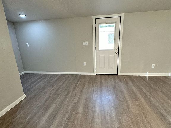 4th image of 4393 Manor Dr #35