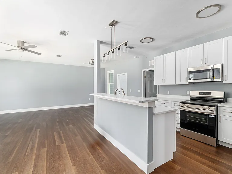 420 NW 3rd Ave — Photo 5