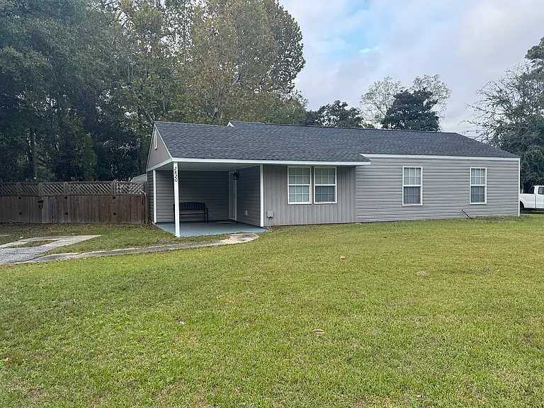 2820 Louise Dr — Photo 2