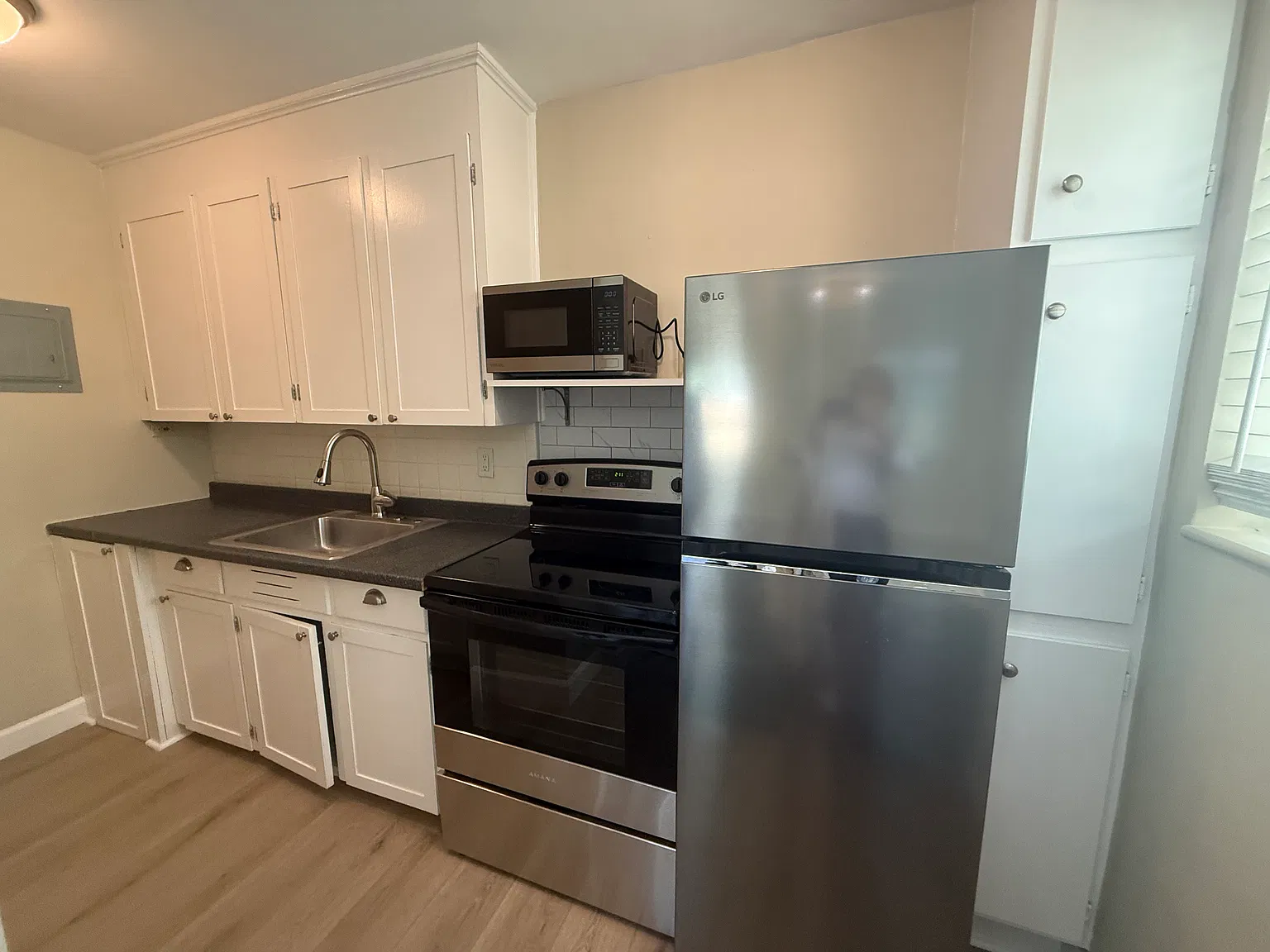 1005 Garden Dr — Photo 2