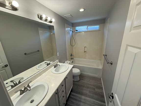 upstairs hall bathroom