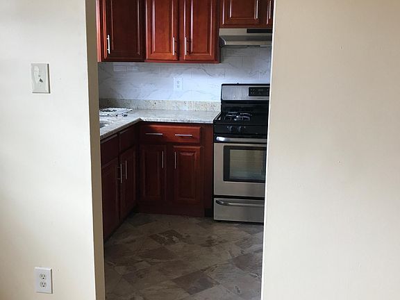 3rd image of 14937 82nd St