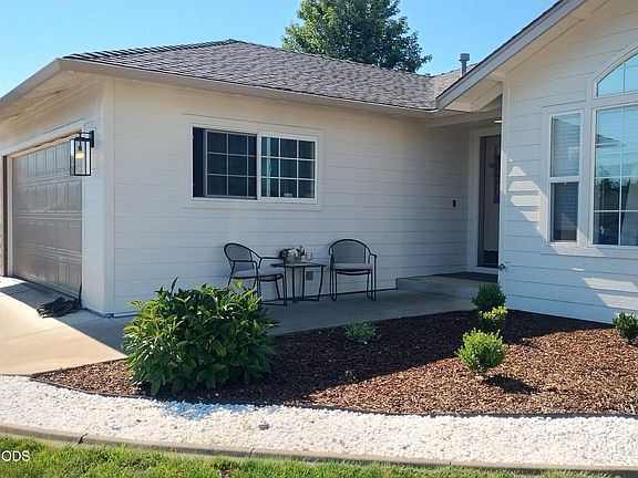 3rd image of 1699 Husker Butte Ln