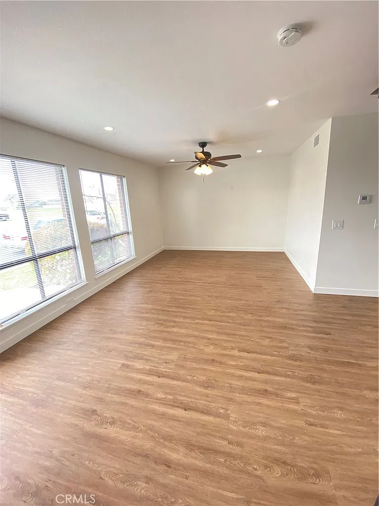 4 bed, 2.5 bath, 1418 sqft, $4,450 — Photo 3