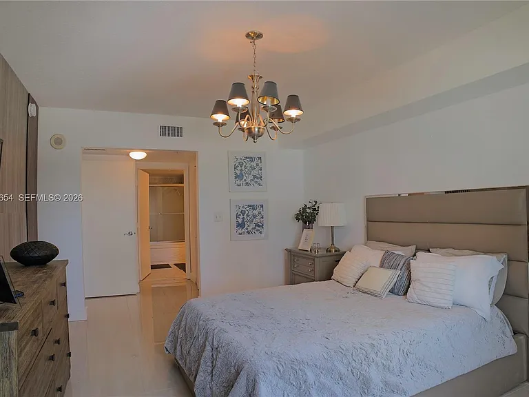 31 SE 5th Ave #1203 — Photo 11