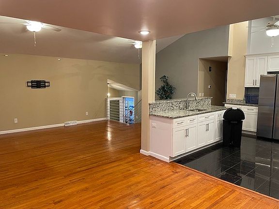 4th image of 833 Northumberland Dr