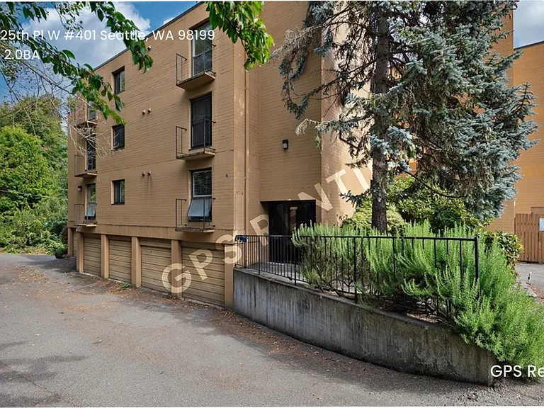 3710 25th Pl W #401 — Photo 1