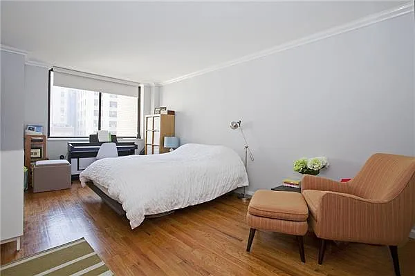 Sold by R New York | media 16