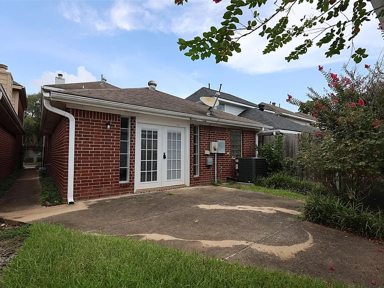 3229 Continental Dr — Photo 22