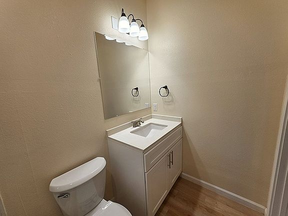4th image of 141 Golfview Dr
