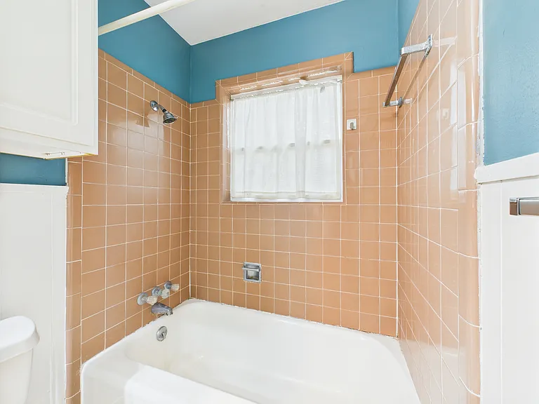 1402 Village Dr — Photo 22