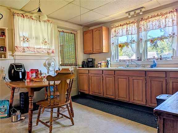 5th image of 308 Mount Zoar St