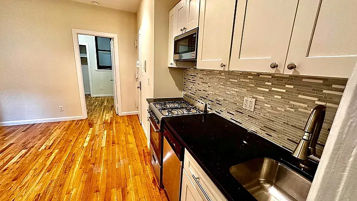 Rented by HOLTON REAL ESTATE INC. | media 4