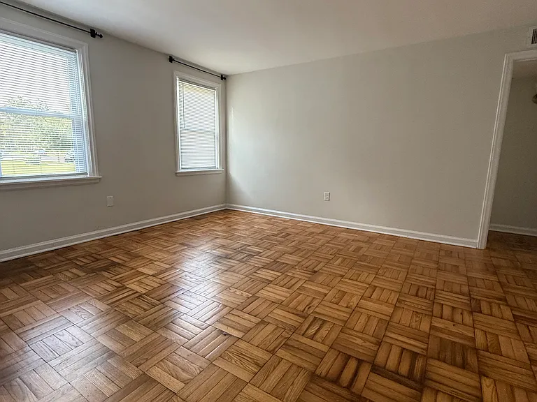 3917 Cutshaw Ave — Photo 2