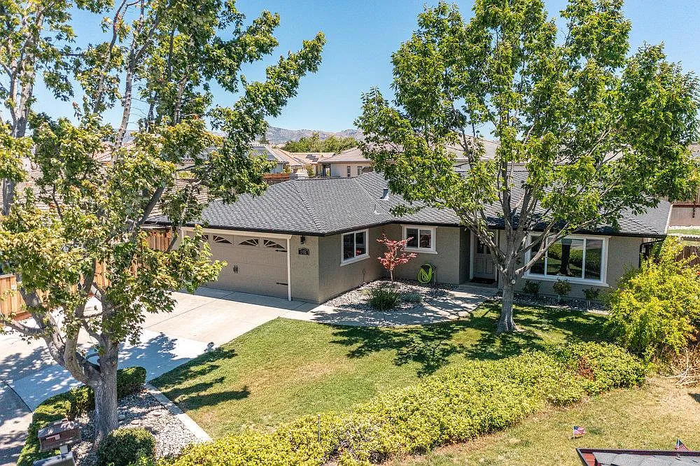 1371 Shoshone Cir photo 1