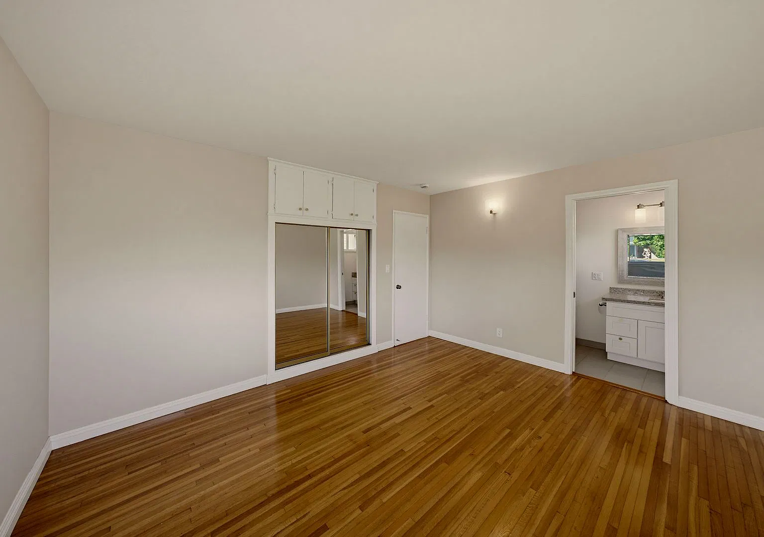 Highly Sought after Playa Del Rey — Photo 3