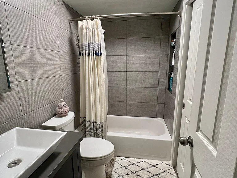 1504 Aurora Ave N #104 — Photo 12
