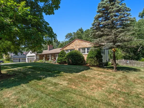 16 Burbank Ln, Lancaster, MA 01523