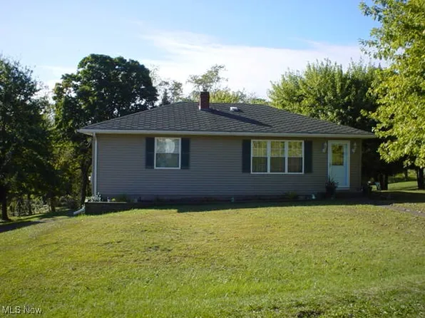 45 Parkway Estates Dr, New Cumberland, WV 26047