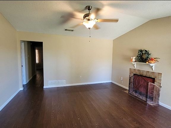 4th image of 120 Oakwood Ln