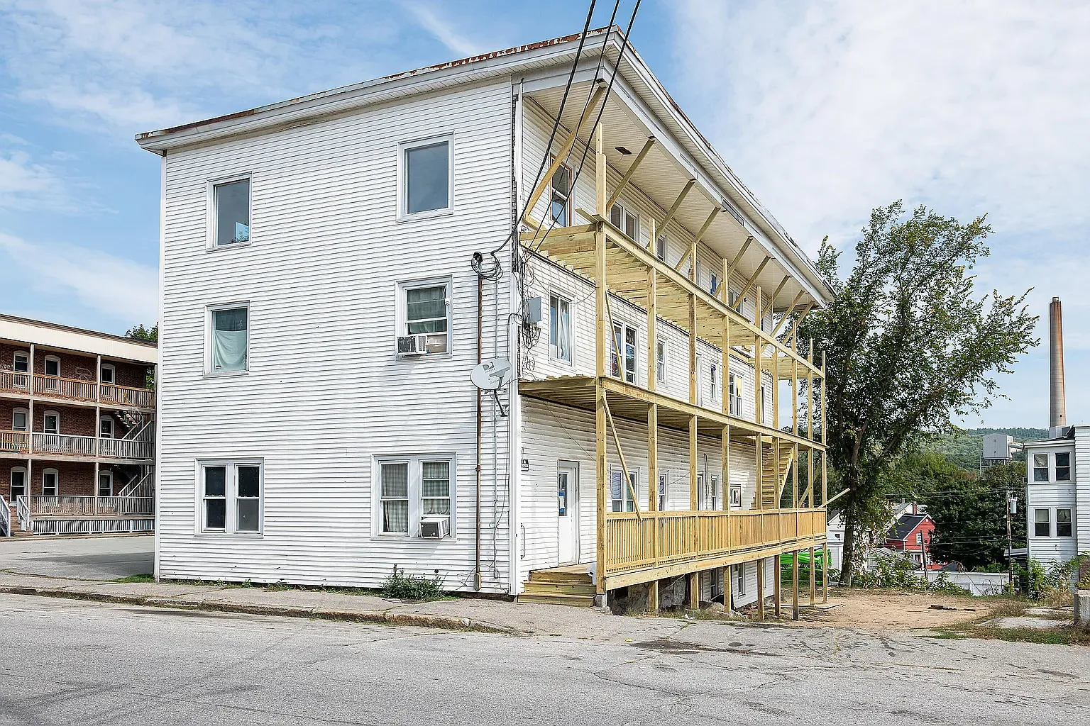 3 bed, $1,300 — Photo 1