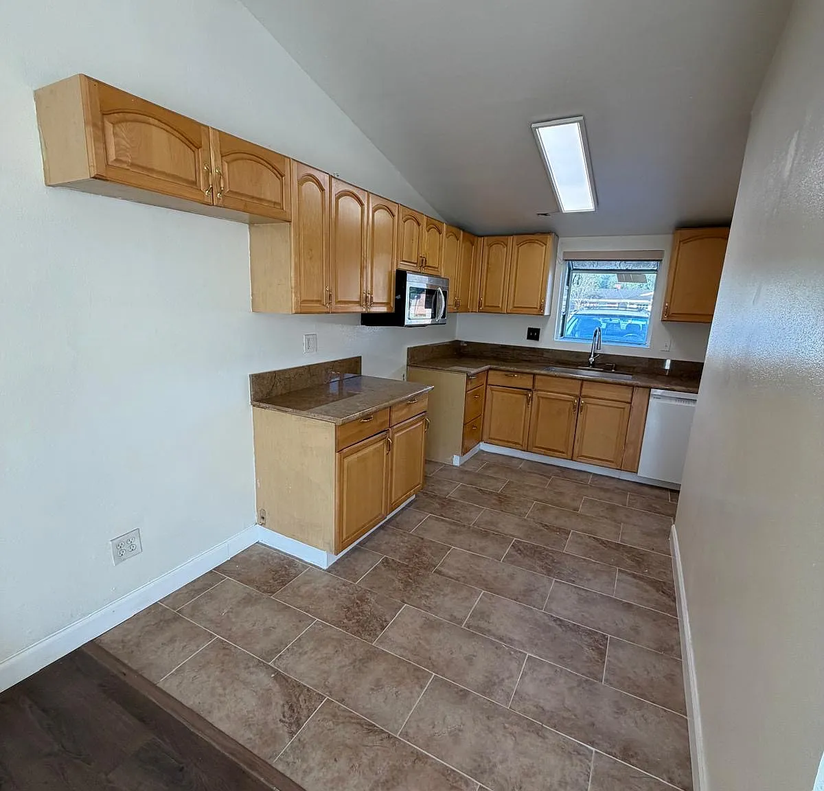 7420 Kelvin Ave — Photo 4