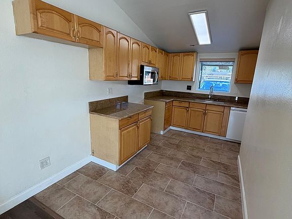 5th image of 7420 Kelvin Ave