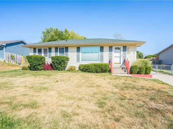 1009 E 40th Ct, Des Moines, IA 50317