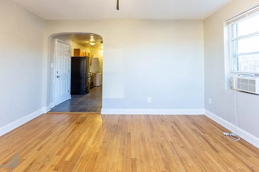 Cozy Condo Near H Street + Parking! — Photo 4