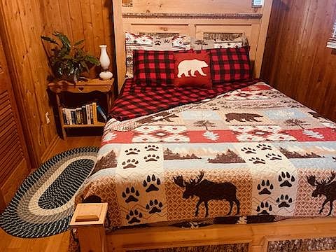 Queen size bedroom