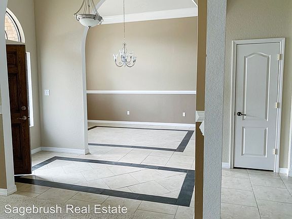 3rd image of 316 Olive Dr