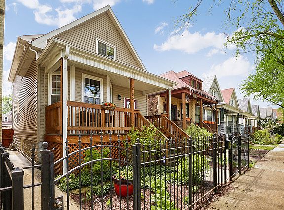 2nd image of 3705 W Sunnyside Ave
