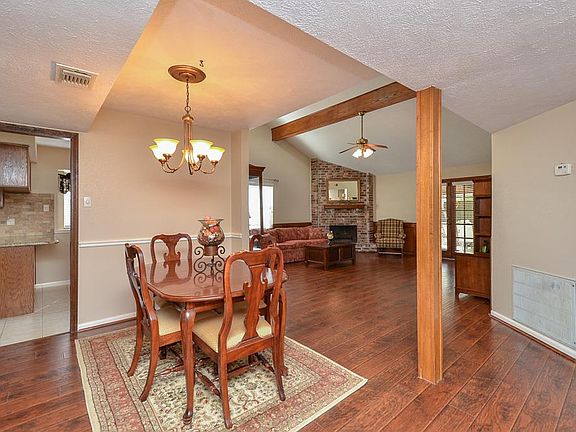 4th image of 2306 Country Place Dr