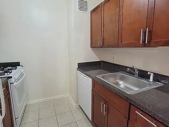 4th image of 6311 Queens Blvd APT C26