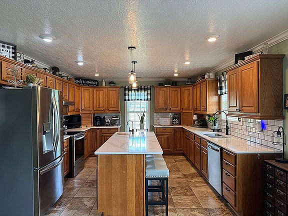 3rd image of 201 River Ridge Rd