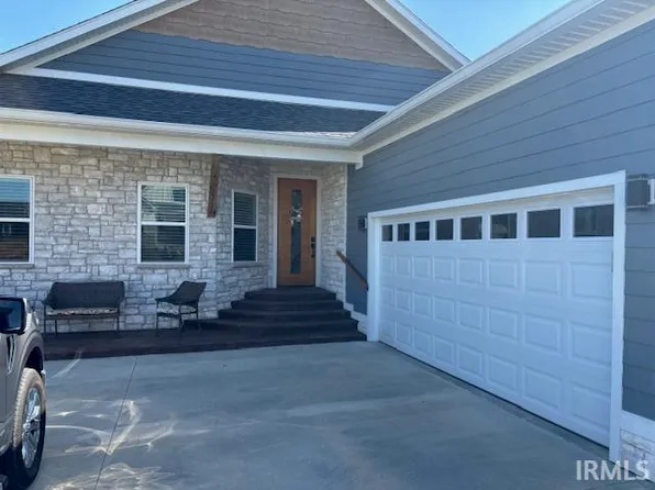 810 Spyglass Hill Dr, Bedford, IN 47421