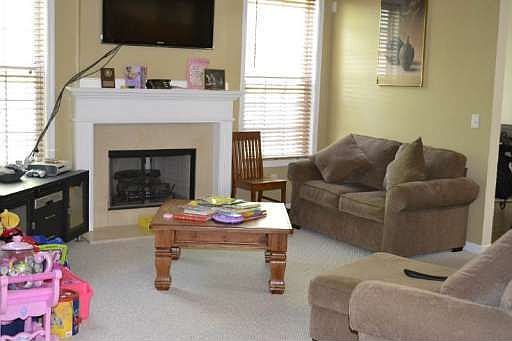 5th image of 190 Lazy Willow Ln