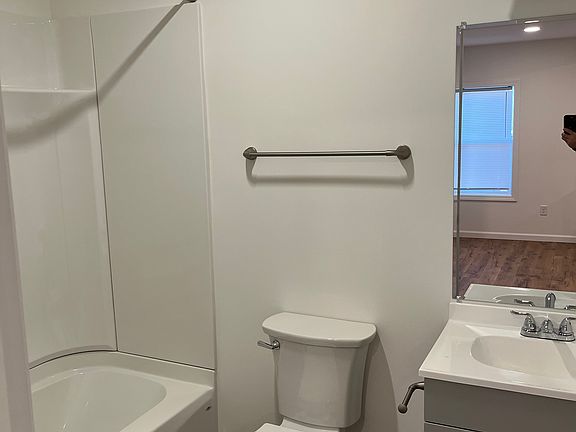 3rd image of 18 Wall St #3