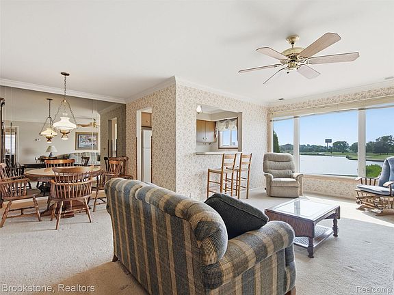 4th image of 1082 Country Club Dr #84