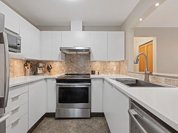 4th image of 2588 Alder St #106