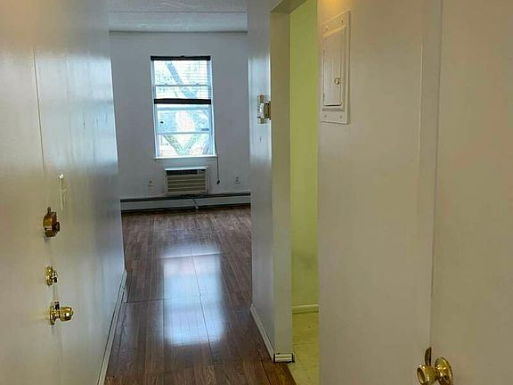 4th image of 1 E 117th St