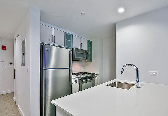 4th image of 3 W 36th St #B3