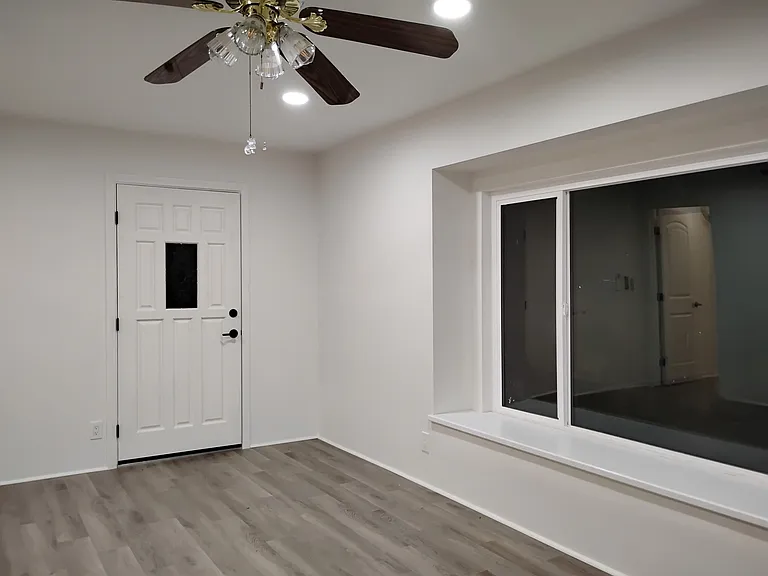 1671 Lisbon Ln — Photo 3