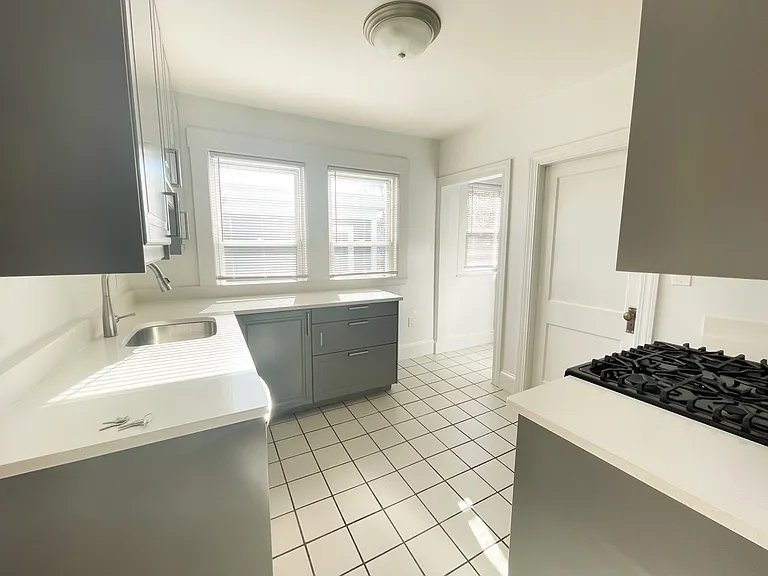 31-33 Melbourne St #3 — Photo 3