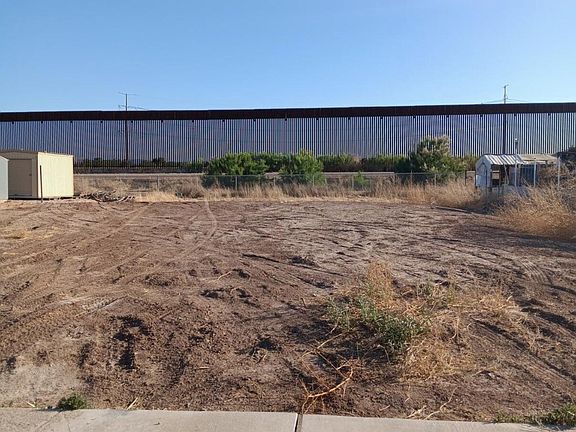 3rd image of 13836 Petunia Dr