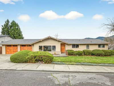 704 NW Sandy Dr, Grants Pass, OR, 97526